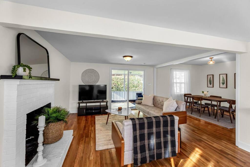 Fully Renovated 4 Bed Buena Vista House Near Wfu Villa Winston-Salem Bagian luar foto