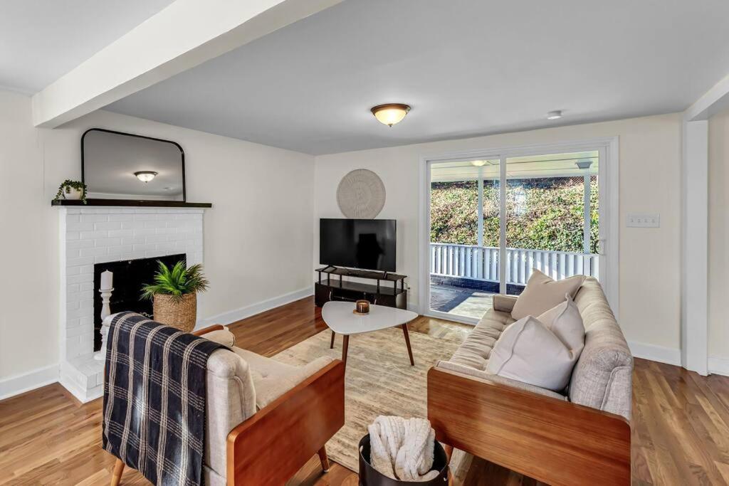 Fully Renovated 4 Bed Buena Vista House Near Wfu Villa Winston-Salem Bagian luar foto