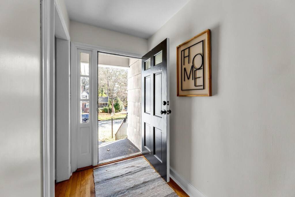 Fully Renovated 4 Bed Buena Vista House Near Wfu Villa Winston-Salem Bagian luar foto