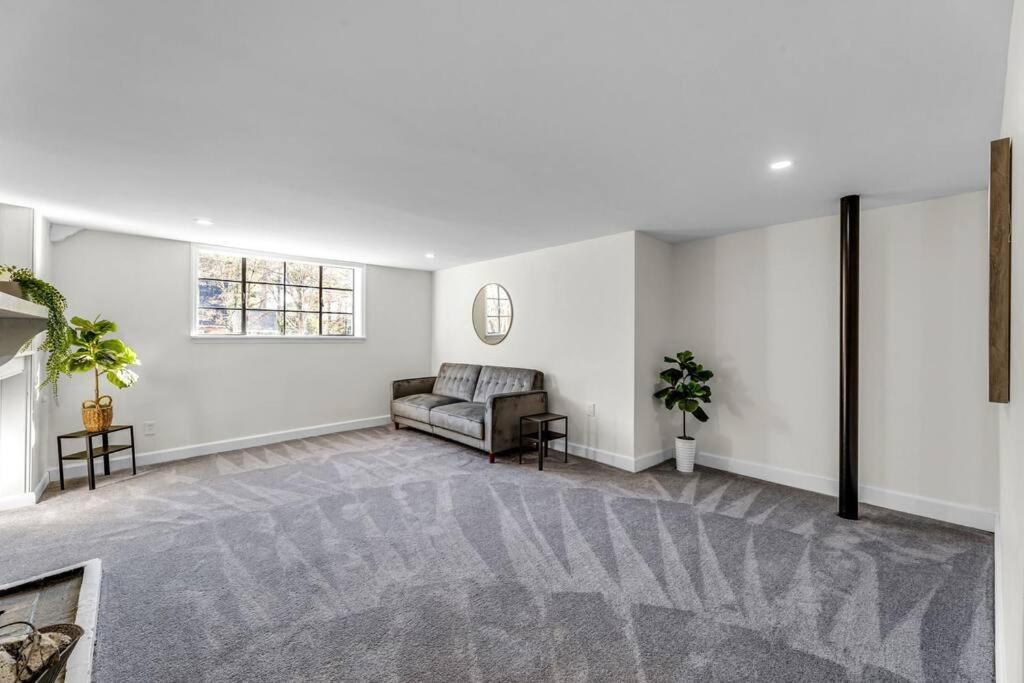 Fully Renovated 4 Bed Buena Vista House Near Wfu Villa Winston-Salem Bagian luar foto